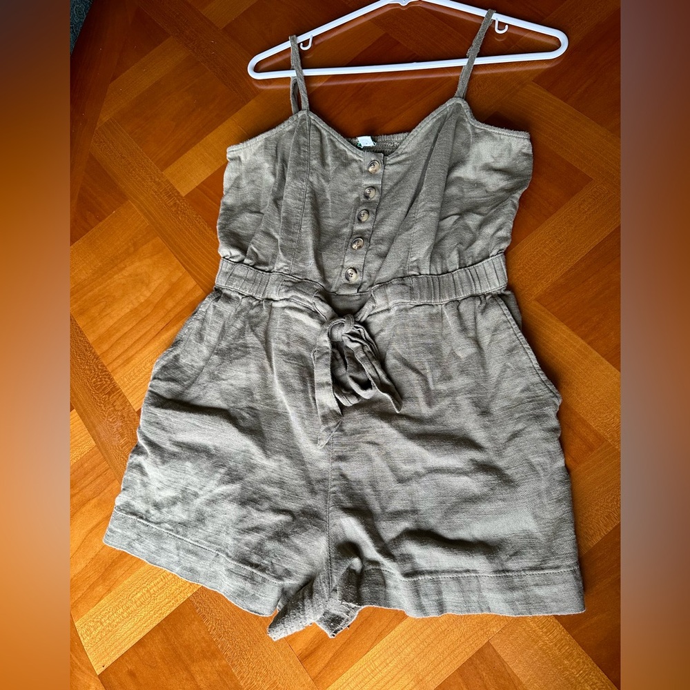 Aerie S Khaki Green Short Romper Jumpsuit Heart Sleeveless Spring Summer